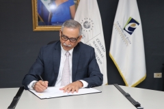 4- Dr. Néstor Castaneda Presidente del TEG.