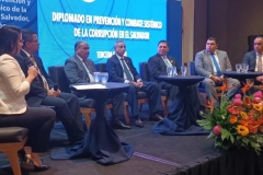 4.  Funcionarios públicos del sector justica durante conversatorio.