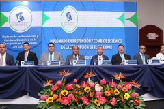 1.  Funcionarios públicos del sector justica.