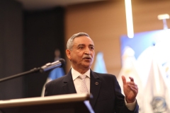 1- Dr. Néstor Castaneda durante acto de inauguración.
