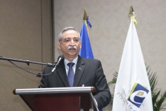 1 - Dr. Néstor Castaneda, presidente del TEG, durante graduación del Diplomado en Ética.