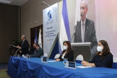 2- Autoridades que asistieron al acto de graduación.