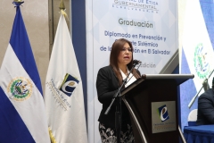 5- Licda. María del Carmen Martínez Barahona, primera Magistrada de la CCR. durante graduación del Diplomado.