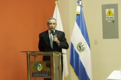Dr. Néstor Castaneda, presidente del TEG,  durante discurso de la juramentación