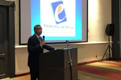 Dr. Néstor Castaneda, presidente del TEG, durante discurso inaugural.