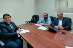 3- Licda. Ada Melvin Villalta, Coordinadora de Cooperación Interinstitucional, en entrevista con representantes de cooperación internacional.