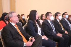 2- Dr. Néstor Castaneda, Presidente del TEG, acompañado de Miembros del Pleno.