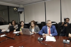 Dr. Néstor Castaneda, Presidente del TEG, acompañados de las Licdas. Karina Burgos de Olivares y Rosario de Barillas, Integrantes del Pleno