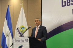 Dr. Nestor Castaneda, presidente del TEG, durante discurso inaugural