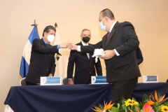 5.  Servidores públicos durante su graduación.